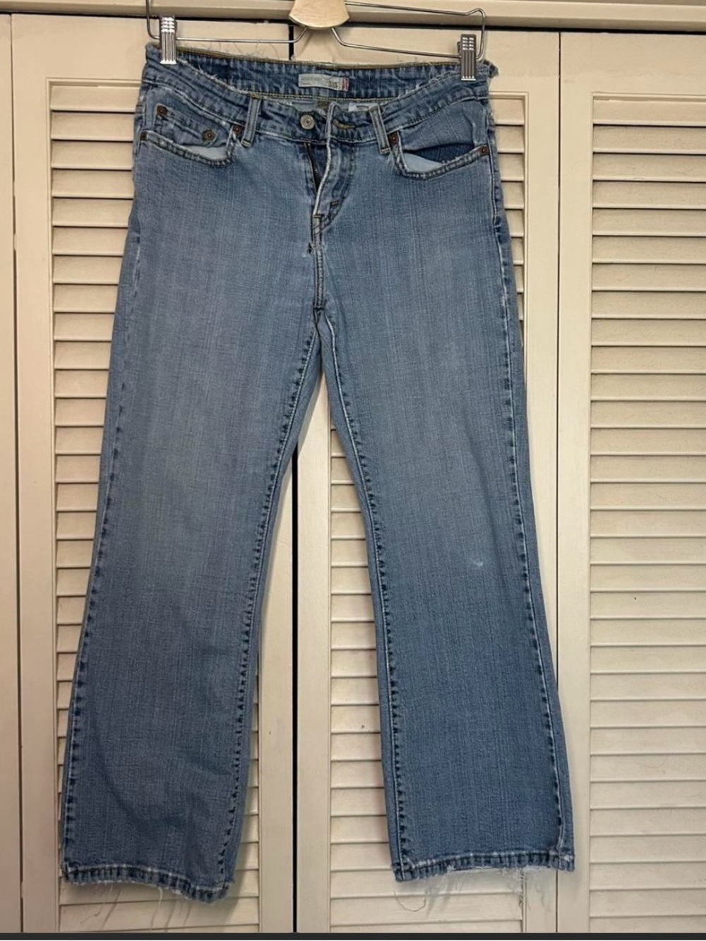 Levi's 515 bootcut jeans in blue. Cotton & lycra spandex blend. Size 6 short